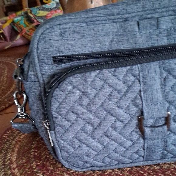 Stylish Gray Lug Carousel XL  Crossbody Bag - Picture 3 of 6